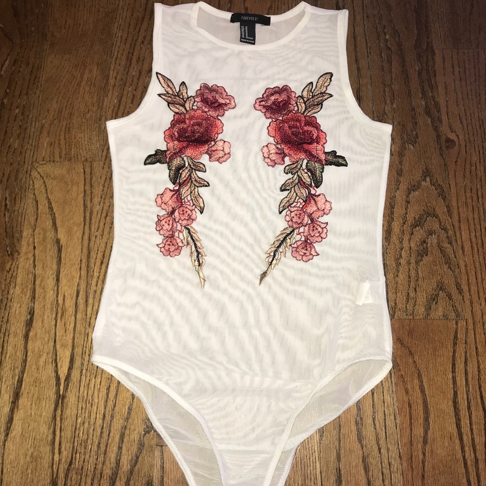🌹F21 NWOT Sheer Flower Embroidered Bodysuit
